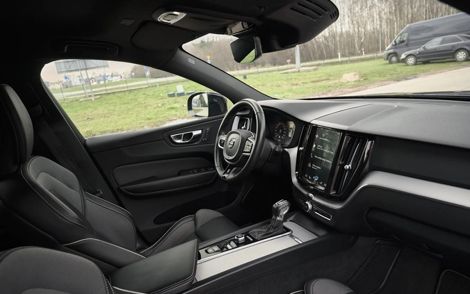 Volvo XC 60 cena 131800 przebieg: 133000, rok produkcji 2019 z Ustroń małe 596